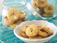 طرز تهیه شیرینی قرابیه گردویی و نکاتی برای پخت بهتر آن