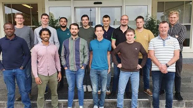 بهترین رنگ لباس برای پوست سفید: راهنمای جامع برای درخشش شما