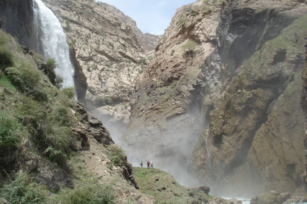 آبشار تنگ زندان