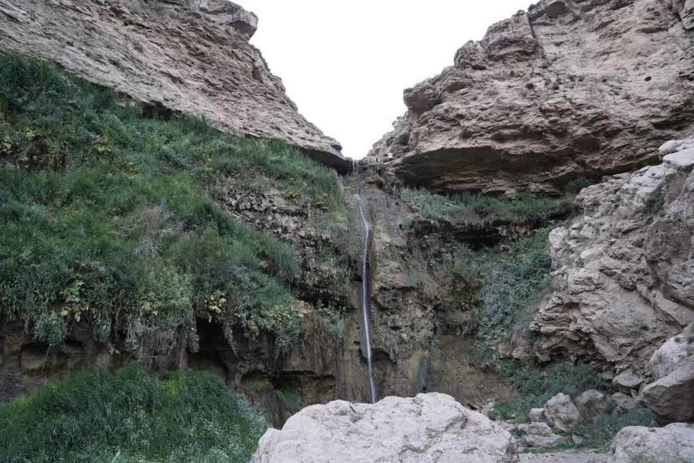 تصویر آبشار پای طوف