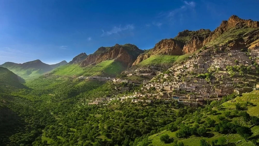 روستای اورامان تخت کجاست؟