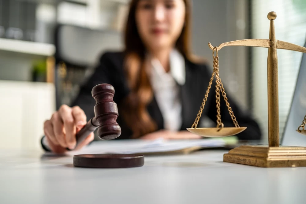 پیامدهای اشتباه قاضی