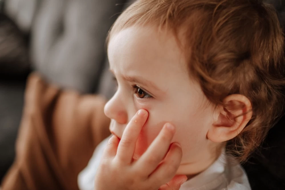 قی کردن چشم نوزاد