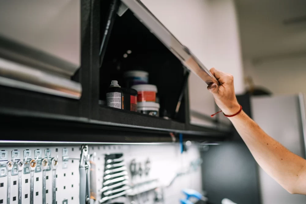 کابینت مگنتی بهتر یا با دستگیره؟