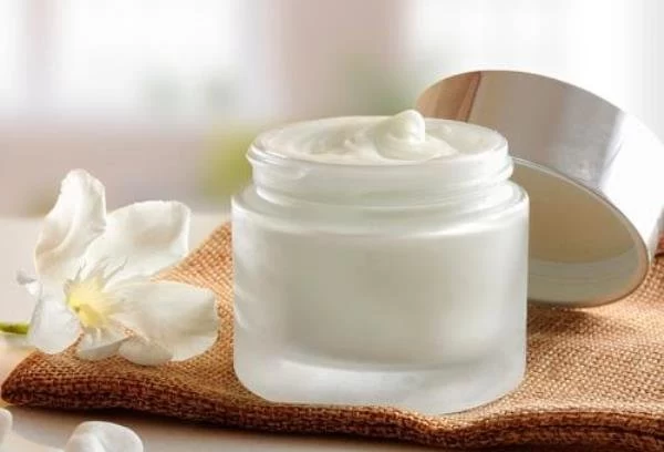 استفاده از مرطوب کننده در روتین پوستی
