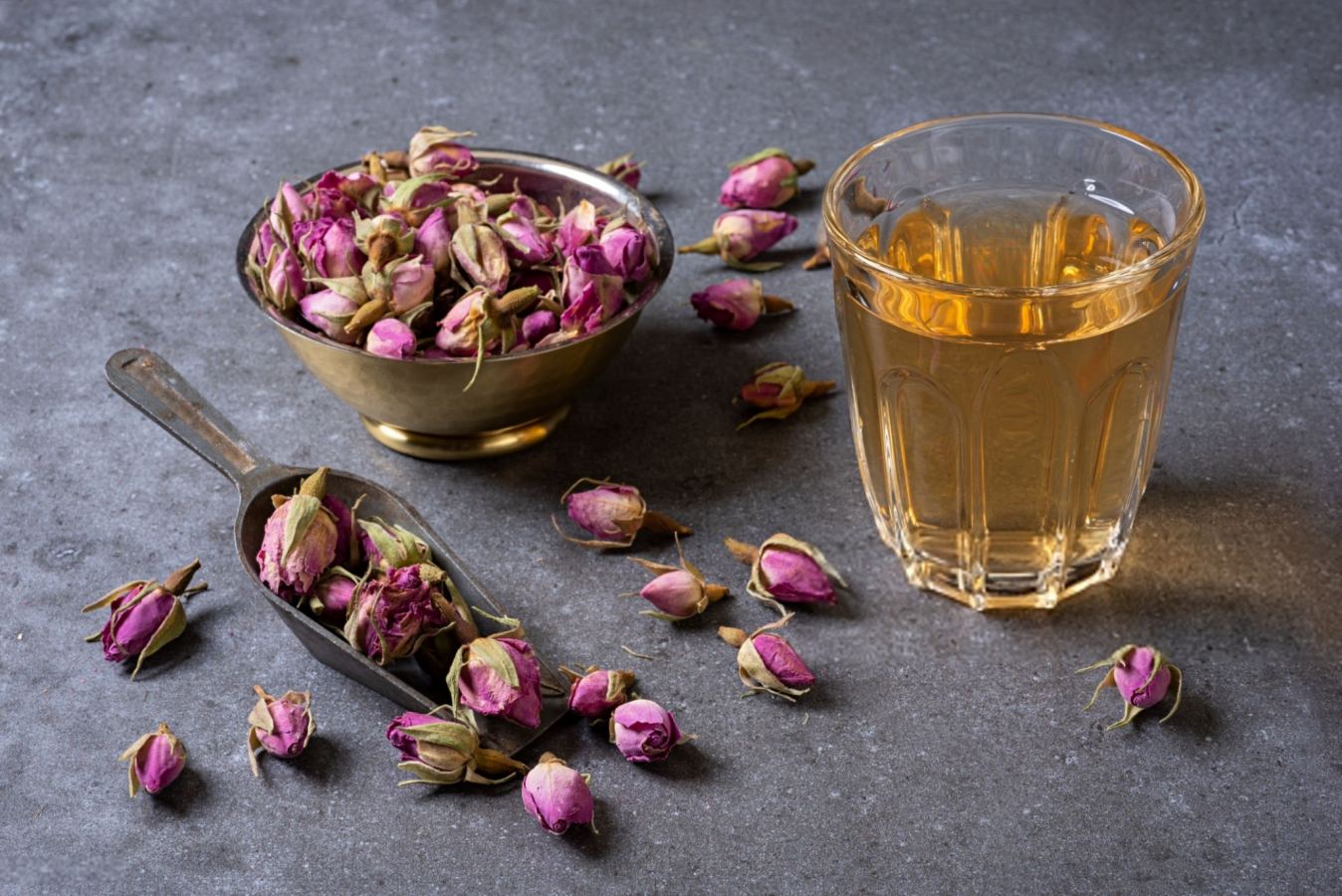 فواید گل محمدی بر کبد چرب