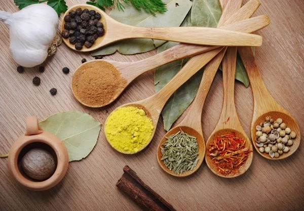 نحوه آزادسازی عطر انواع ادویه برای غذاهای خورشتی و پلویی
