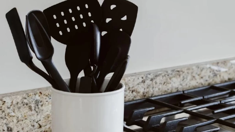 مضرات ظروف پلاستیکی سیاه آشپزخانه برای سلامتی