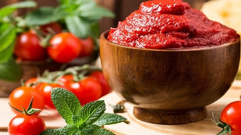 برای قرمزتر شدن رنگ رب گوجه در غذا چه کار کنیم ؟