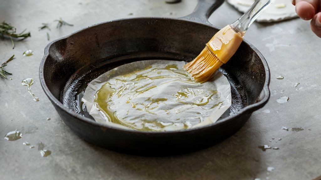 طرز تهیه کیک ماهیتابه ای بدون فر، بدون آرد و شکر