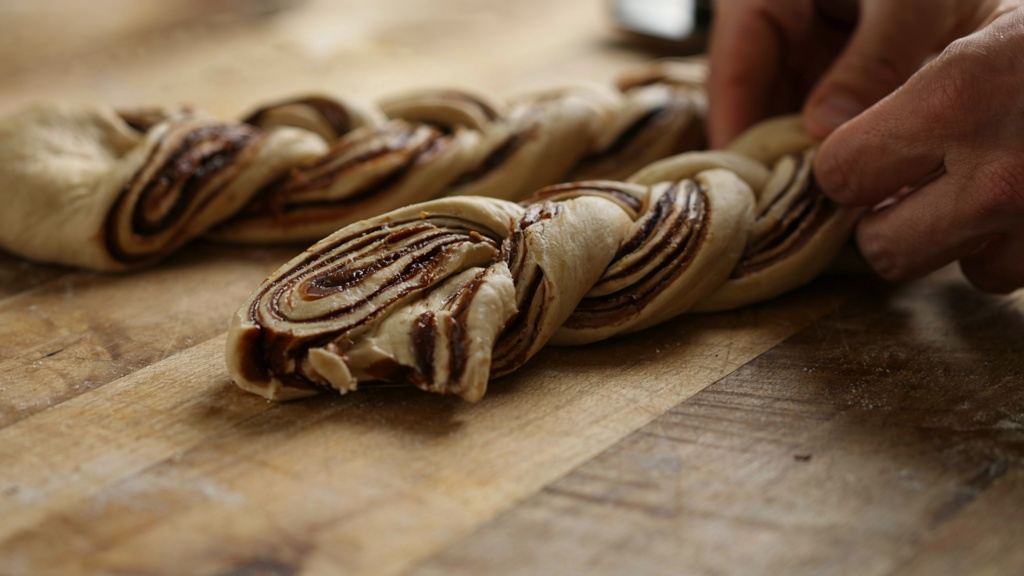 طرز تهیه کیک مقوی عصرانه با ارده و شیره (روی فر/ گاز)