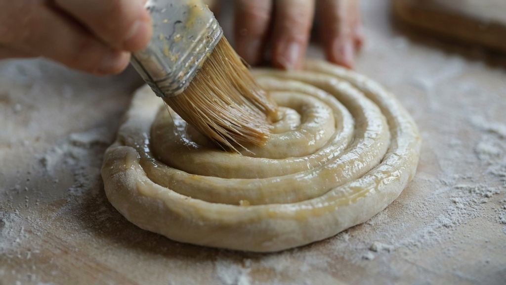 طرز تهیه نان لایه ای ترکی در تابه؛ راز پخت سریع بدون فر و خمیرمایه