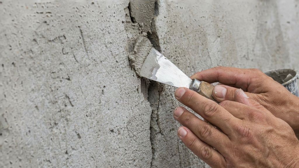 آموزش کامل ترمیم ترک دیوار، دیوارهای محوطه و سقف با ترکیب سیمان و چسب
