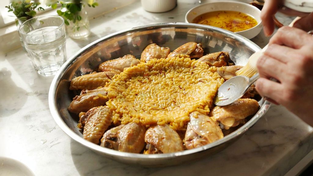شاهکار آشپزی ایرانی: دستورپخت ته چین بال مرغ مجلسی و طلایی