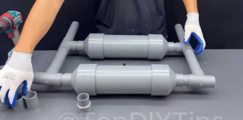 نحوه ساخت آبپاش برای آبیاری درختان و گل ها فقط با بطری پلاستیکی