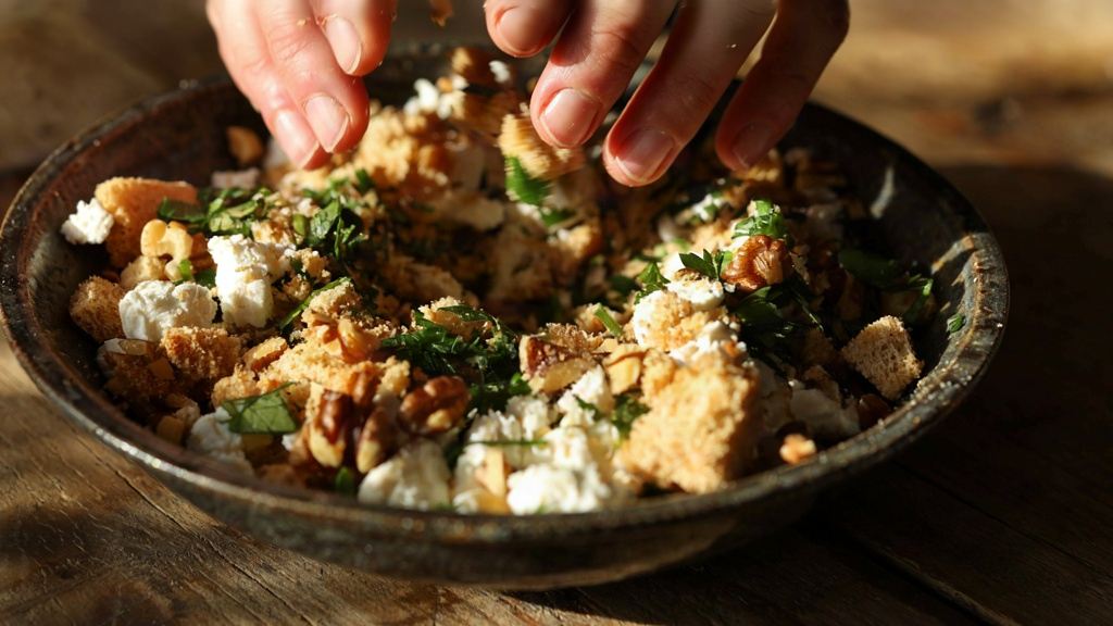 چطور در ۱۰ دقیقه قوت همدانی سنتی و پر انرژی درست کنیم؟ راهنمای کامل