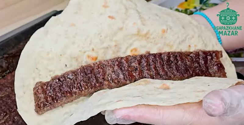 طرز تهیه کباب کوبیده بدون نیاز به منقل (کباب داشی) با راز رومال زعفرانی