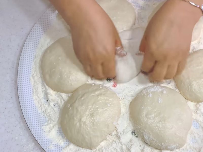 طرز تهیه نان عراقی حباب دار بدون نیاز به تنور در خانه