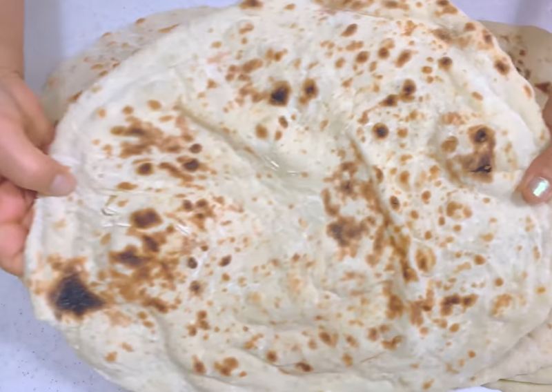 طرز تهیه نان عراقی حباب دار بدون نیاز به تنور در خانه