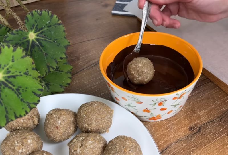 طرز تهیه حلوا کنجد و تخمه آفتابگردان بدون شکر و مواد شیمیایی