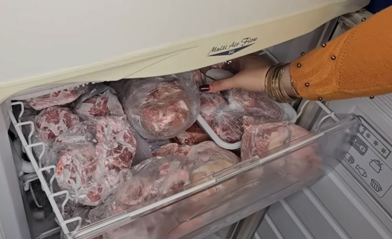 ۱۰ ترفند خلاقانه استفاده از فویل برای تمیزکاری خانه