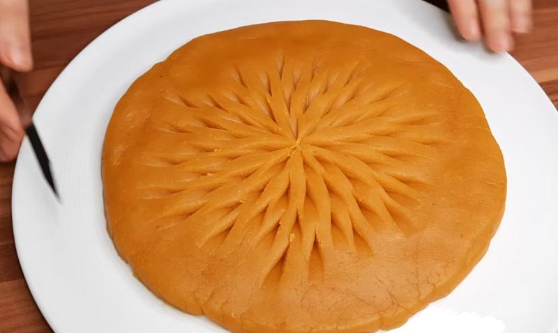 طرز تهیه حلوای زعفرانی مجلسی و خوش رنگ با آرد گندم