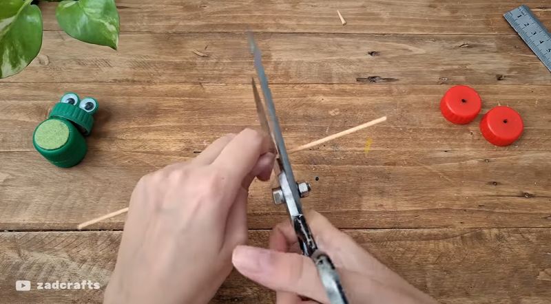 کاردستی با درب بطری : آموزش ساخت اسباب بازی سه چرخه قورباغه با درب بطری پلاستیکی