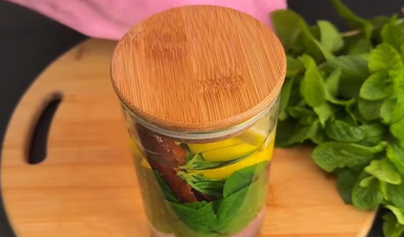 طرز تهیه دتوکس نعناع برای پاکسازی کبد و تقویت مفاصل