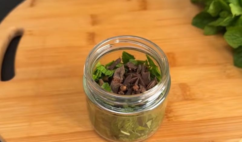 طرز تهیه دتوکس نعناع برای پاکسازی کبد و تقویت مفاصل