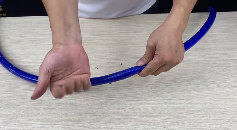 نحوه اتصال دو لبه شلنگ باغبانی برای بلندتر شدن بدون رابط و چسب