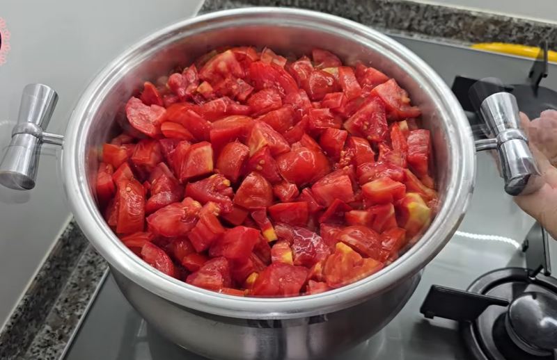 روش جدید تهیه رب گوجه زمستانی بدون جوشاندن طولانی؛ نگهداری آسان در فریزر