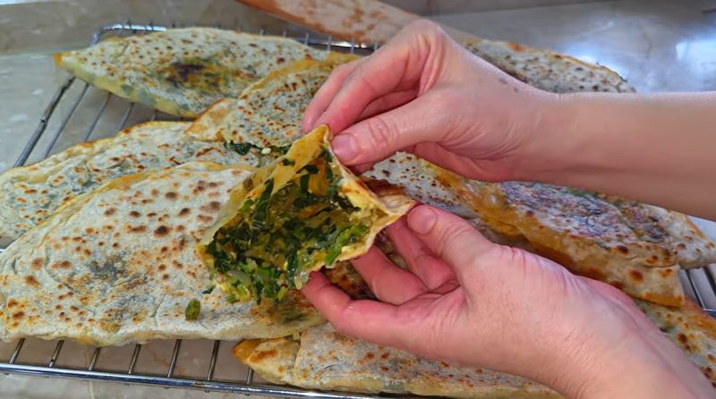 طرز تهیه گوزلمه اسفناج؛ نان شکم پر ترکی فوق العاده خوشمزه