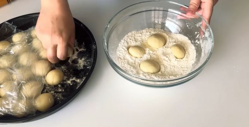 آموزش گام به گام تهیه خمیر یوفکای خانگی نازک و کاغذی روی گاز