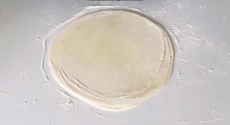 آموزش گام به گام تهیه خمیر یوفکای خانگی نازک و کاغذی روی گاز