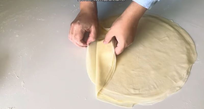 آموزش گام به گام تهیه خمیر یوفکای خانگی نازک و کاغذی روی گاز