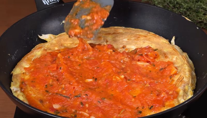 طرز تهیه پیتزا ۱۰ دقیقه ای بدون نیاز به خمیر پیتزا