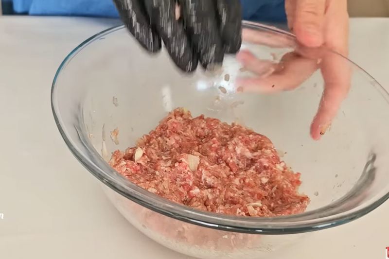 طرز تهیه مانتی ترکی خانگی با ترفند ساده درب بطری پلاستیکی بدون وا رفتن