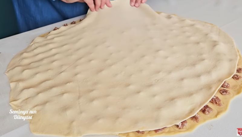 طرز تهیه مانتی ترکی خانگی با ترفند ساده درب بطری پلاستیکی بدون وا رفتن