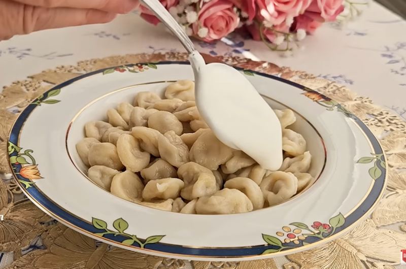 طرز تهیه مانتی ترکی خانگی با ترفند ساده درب بطری پلاستیکی بدون وا رفتن