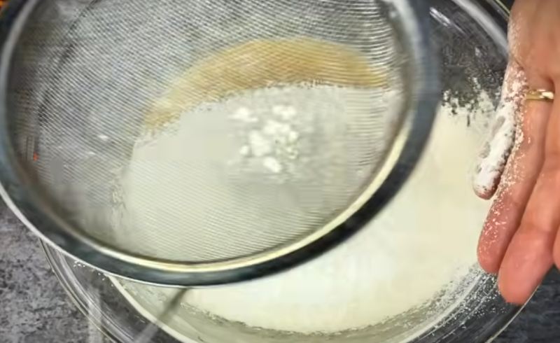 طرز تهیه کیک خانگی با ماست یونانی فقط در ۵ دقیقه