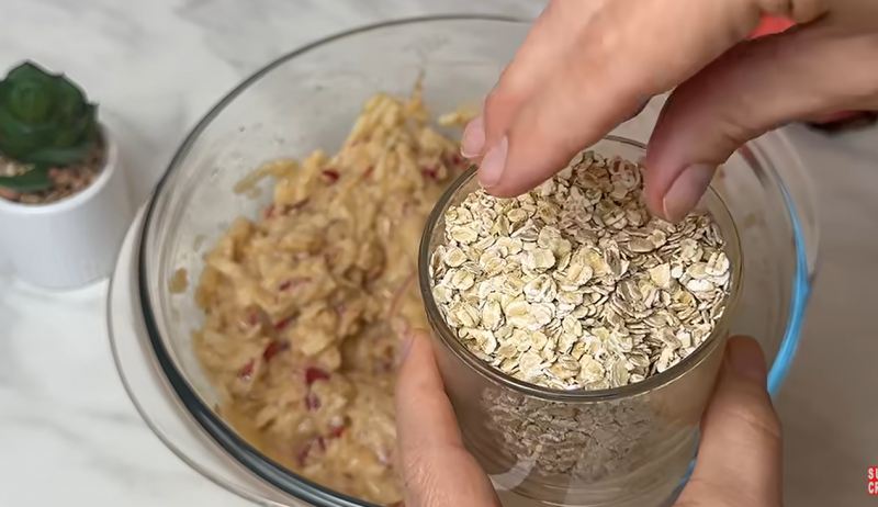طرز تهیه شیرنی عصرانه با سیب و تخم مرغ بدون آرد، شکر و روغن