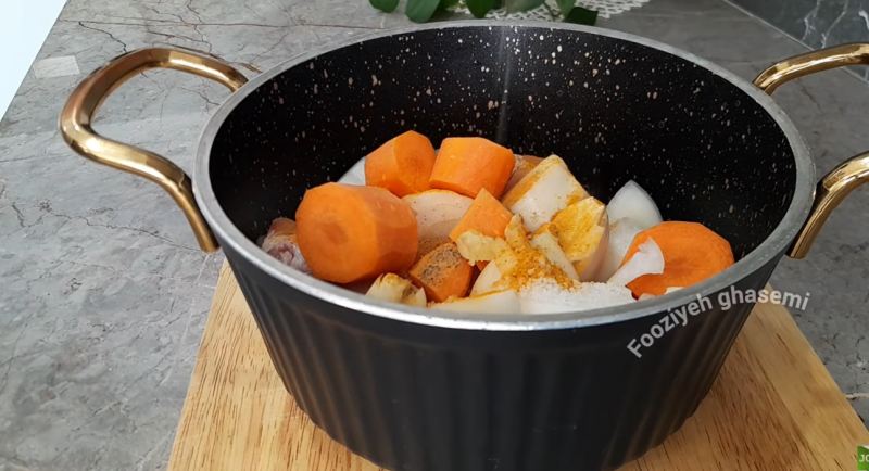 طرز تهیه کوکو بادکوبه گیلانی؛ غذایی مجلسی با مرغ و گردو