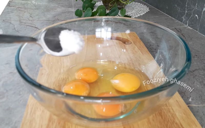 طرز تهیه کوکو بادکوبه گیلانی؛ غذایی مجلسی با مرغ و گردو