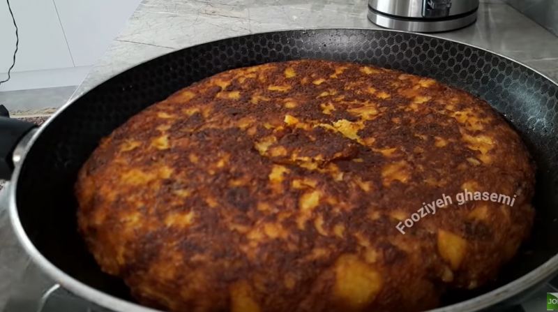طرز تهیه کوکو بادکوبه گیلانی؛ غذایی مجلسی با مرغ و گردو