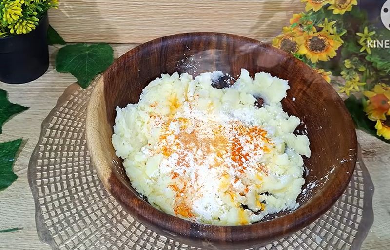 طرز تهیه پفک چی توز موتوری خانگی فقط با یک عدد سیب زمینی