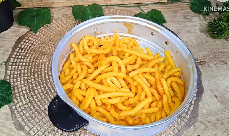 طرز تهیه پفک چی توز موتوری خانگی فقط با یک عدد سیب زمینی