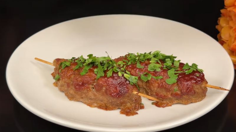 طرز تهیه ۵۰ عدد کباب کوبیده با ۴۰۰ گرم گوشت چرخکرده بدون نیاز به زغال و منقل