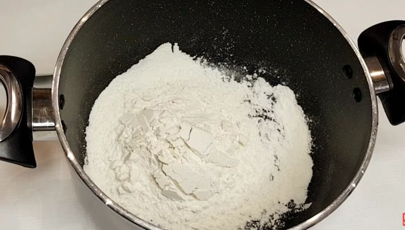 طرز تهیه حلوای آرد برنج شیرازی مجلسی و کشدار با عطر زعفران و گلاب