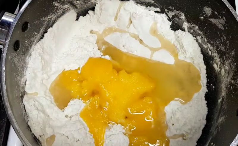 طرز تهیه حلوای آرد برنج شیرازی مجلسی و کشدار با عطر زعفران و گلاب