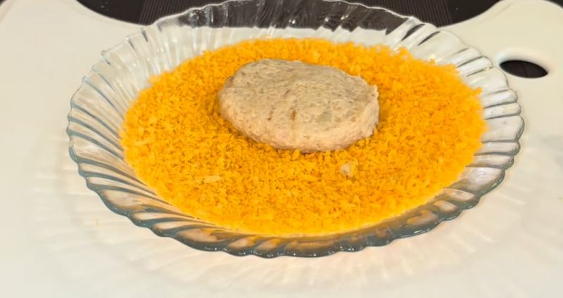 طرز تهیه کتلت روسی با سینه مرغ و خامه